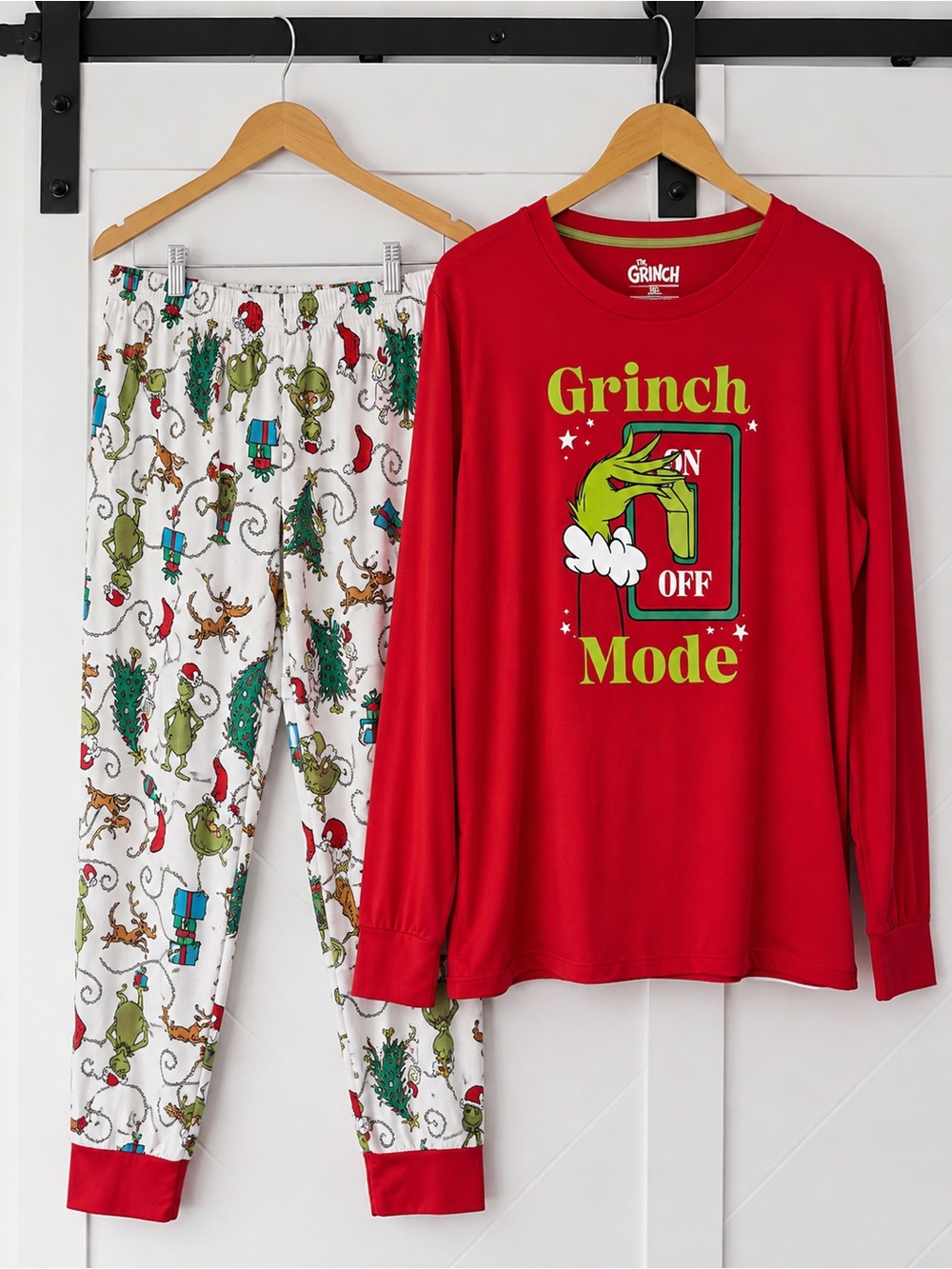 The Grinch Christmas Pajama Set Women’s M Grinch Mode Holiday PJs
